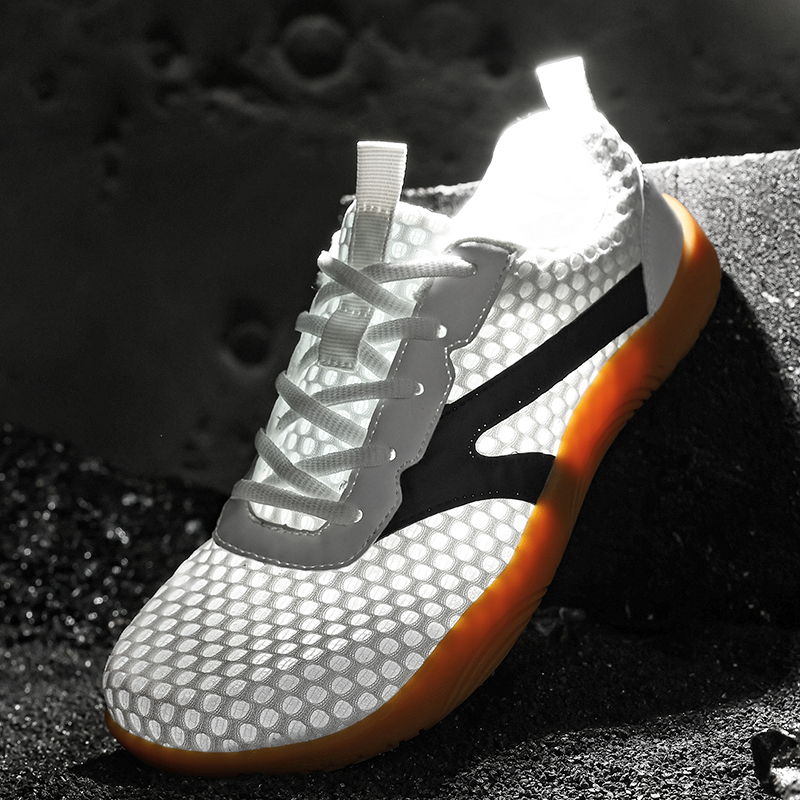 Chaussures de sport à bout lar - Sneaker Box avis et prix